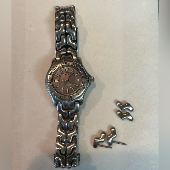 Tag Heuer Vintage Silver Gray Women’s
Watch - Picture 9 of 13